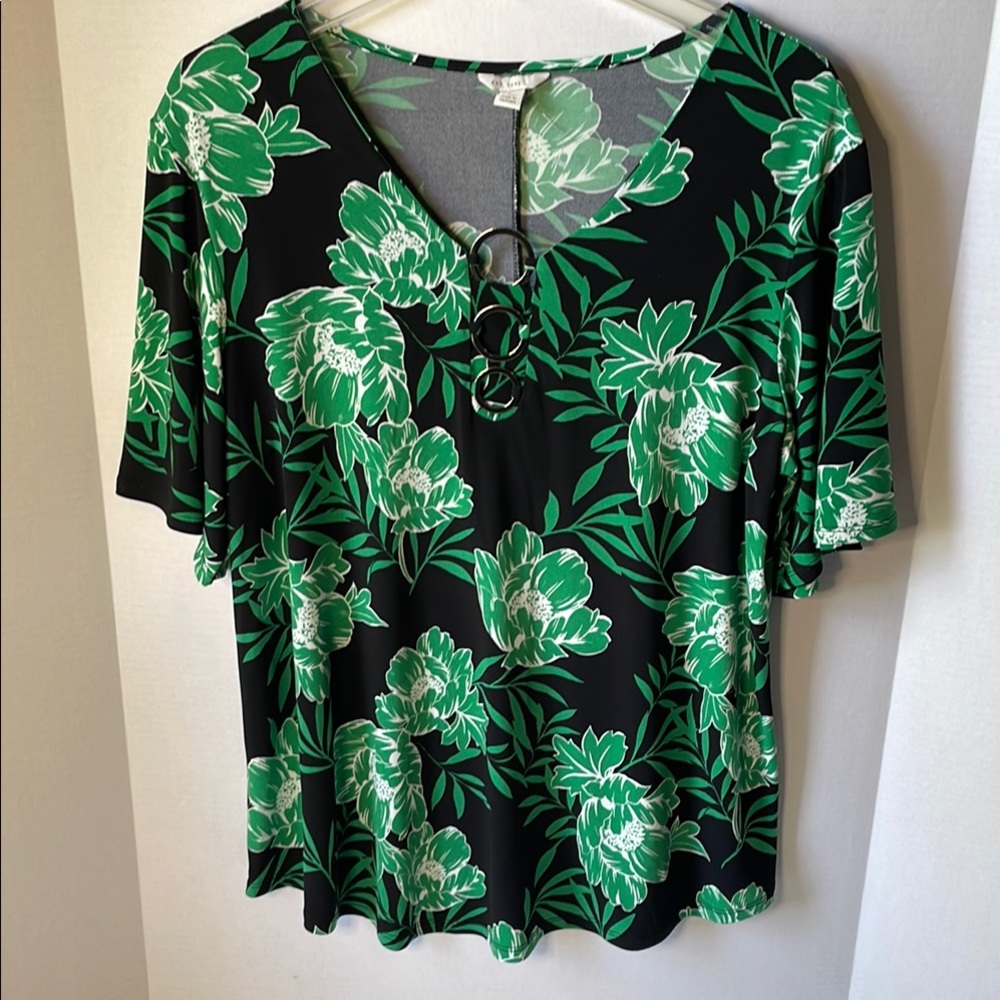 Est 1946 Women's Large Floral Green and Black Women's Top